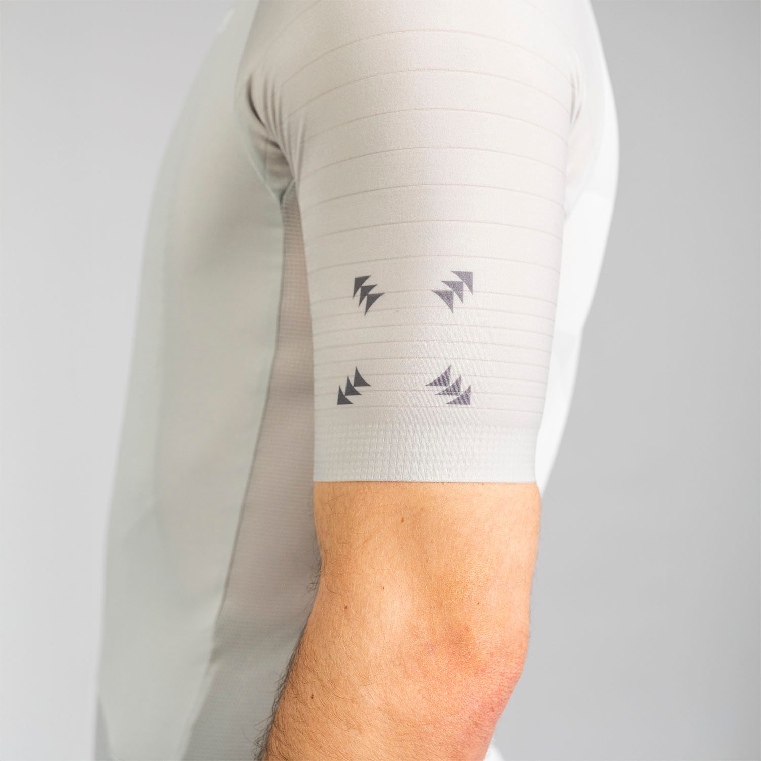 CO_BR10404_C-GREY_I3-3