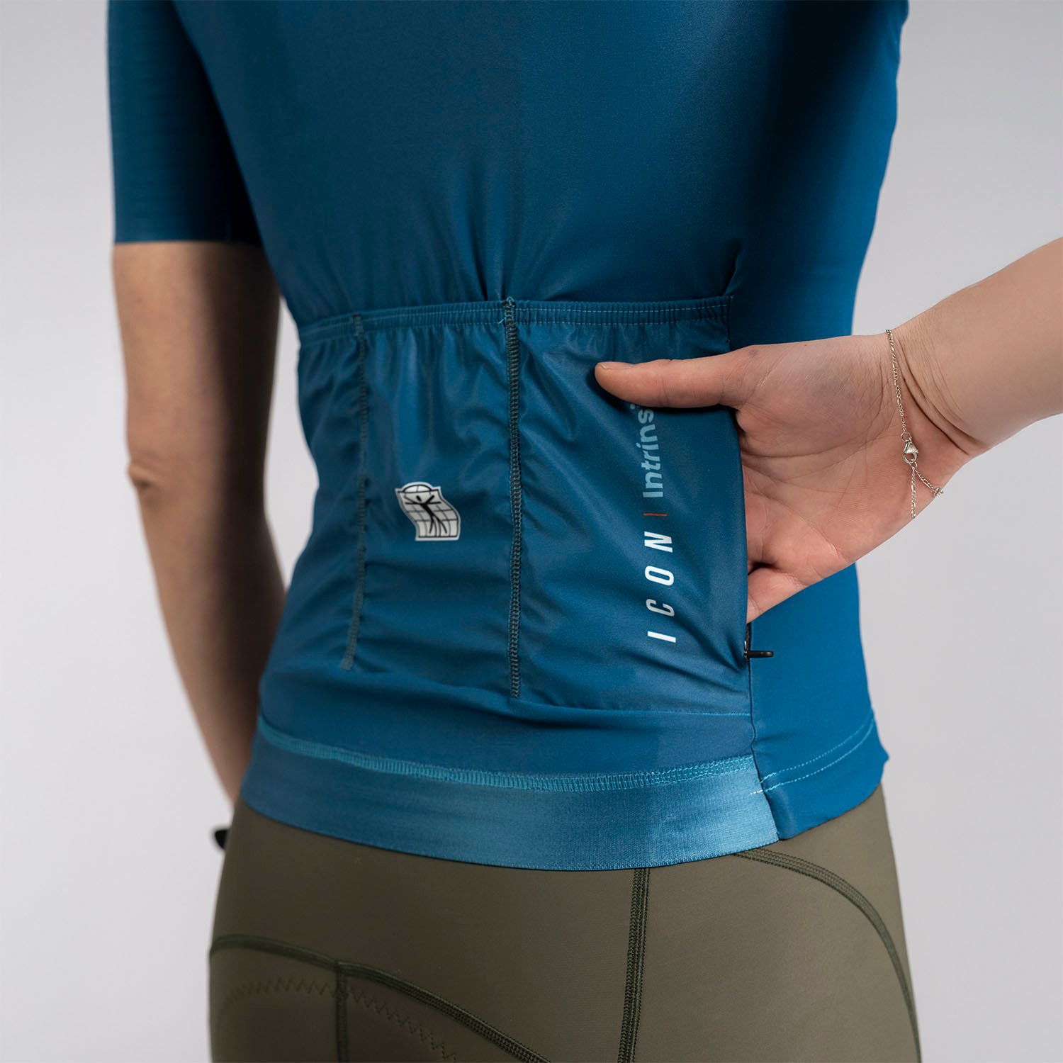 CO_BR10411W_PET-BLU_I3-2