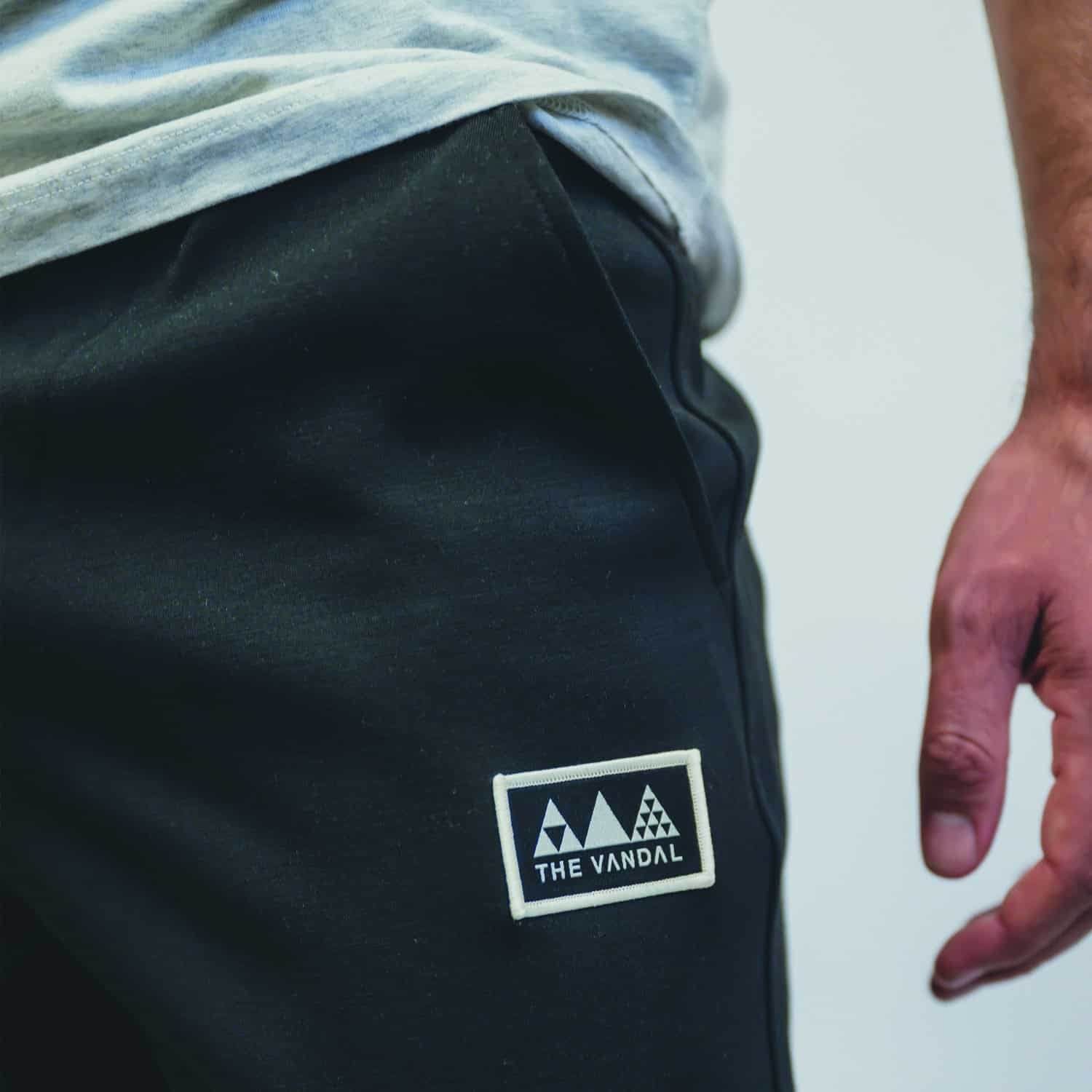 Detail-performance-jogging-Zwart