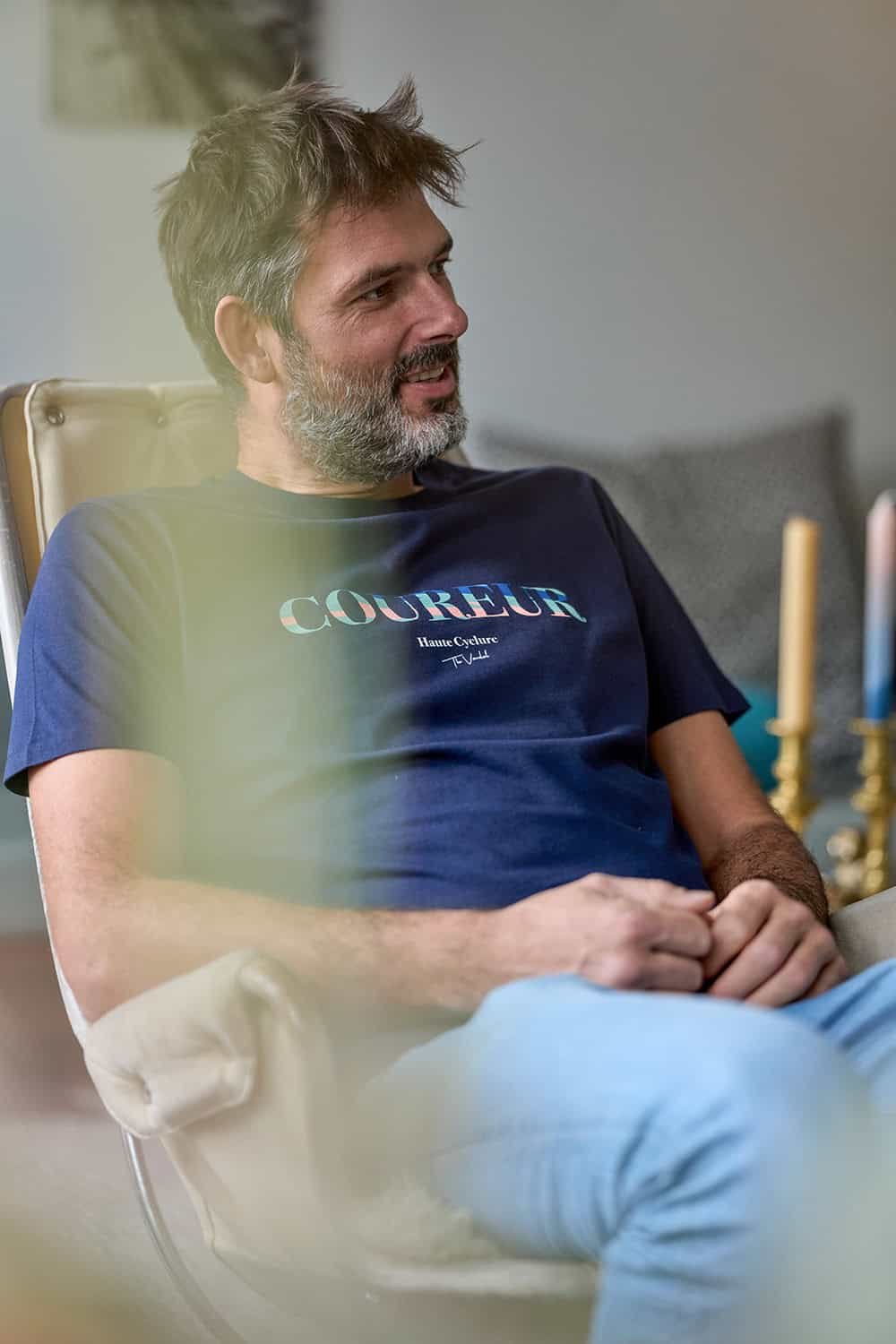 Sfeer-foto-coureur-t-shirt-navy