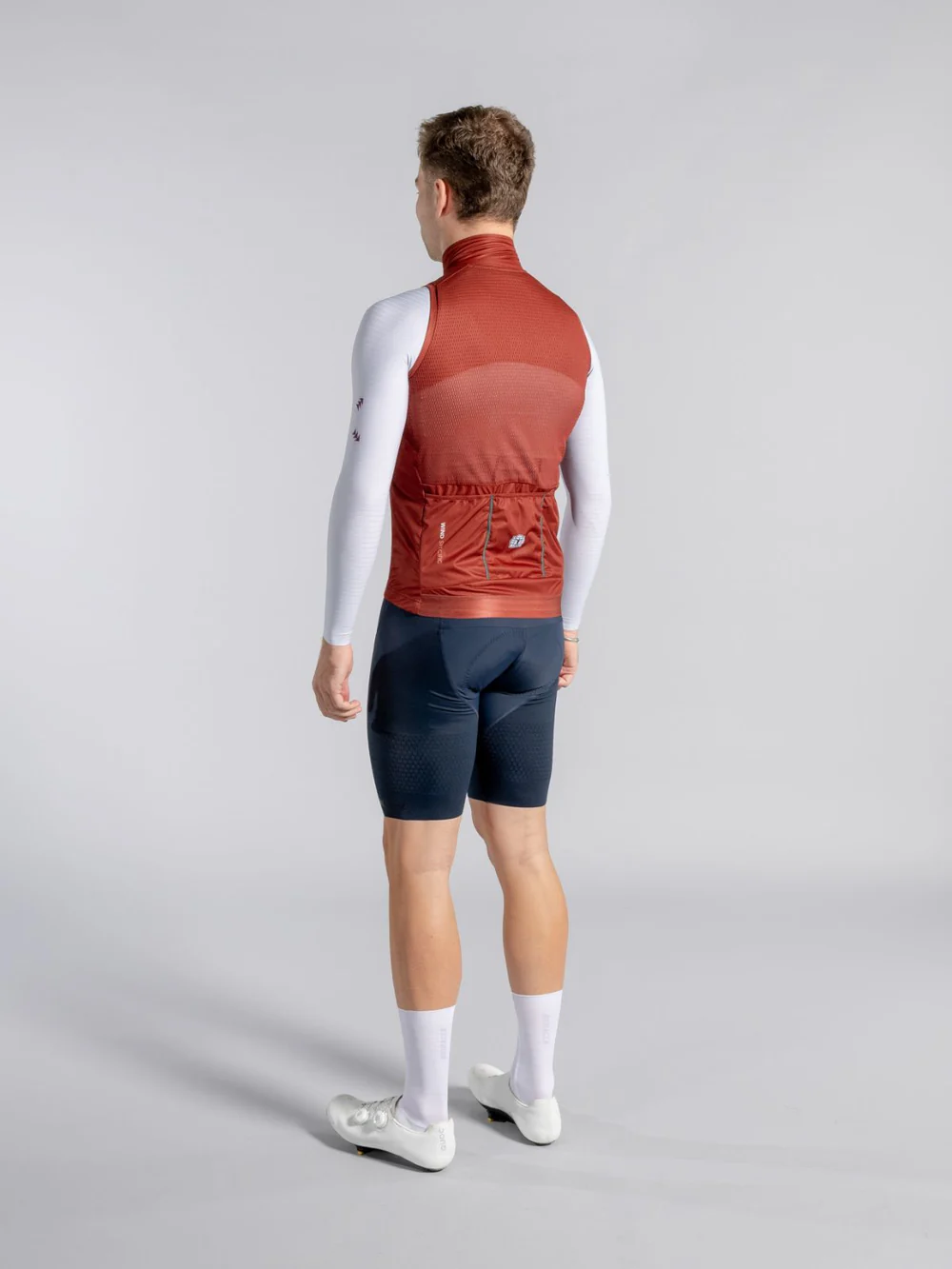 Silhouette_Back_-_Gilet_Terra_Cotta